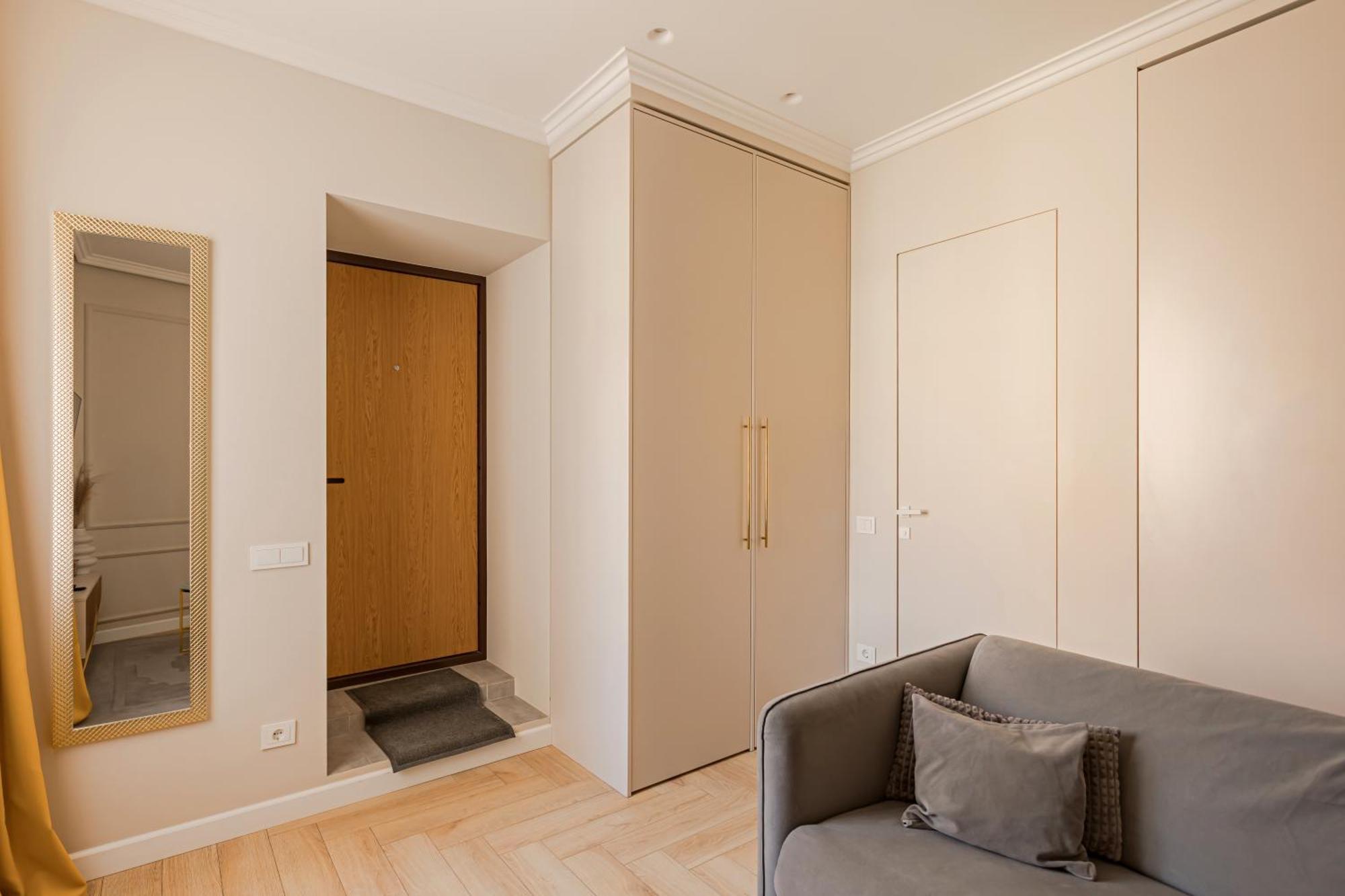 Located New Stylish In Old Town *